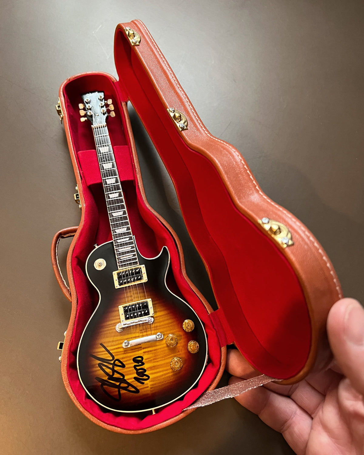 Miniature Gibson Les Paul Original Hardshell Case Brown - 1:4 Scale