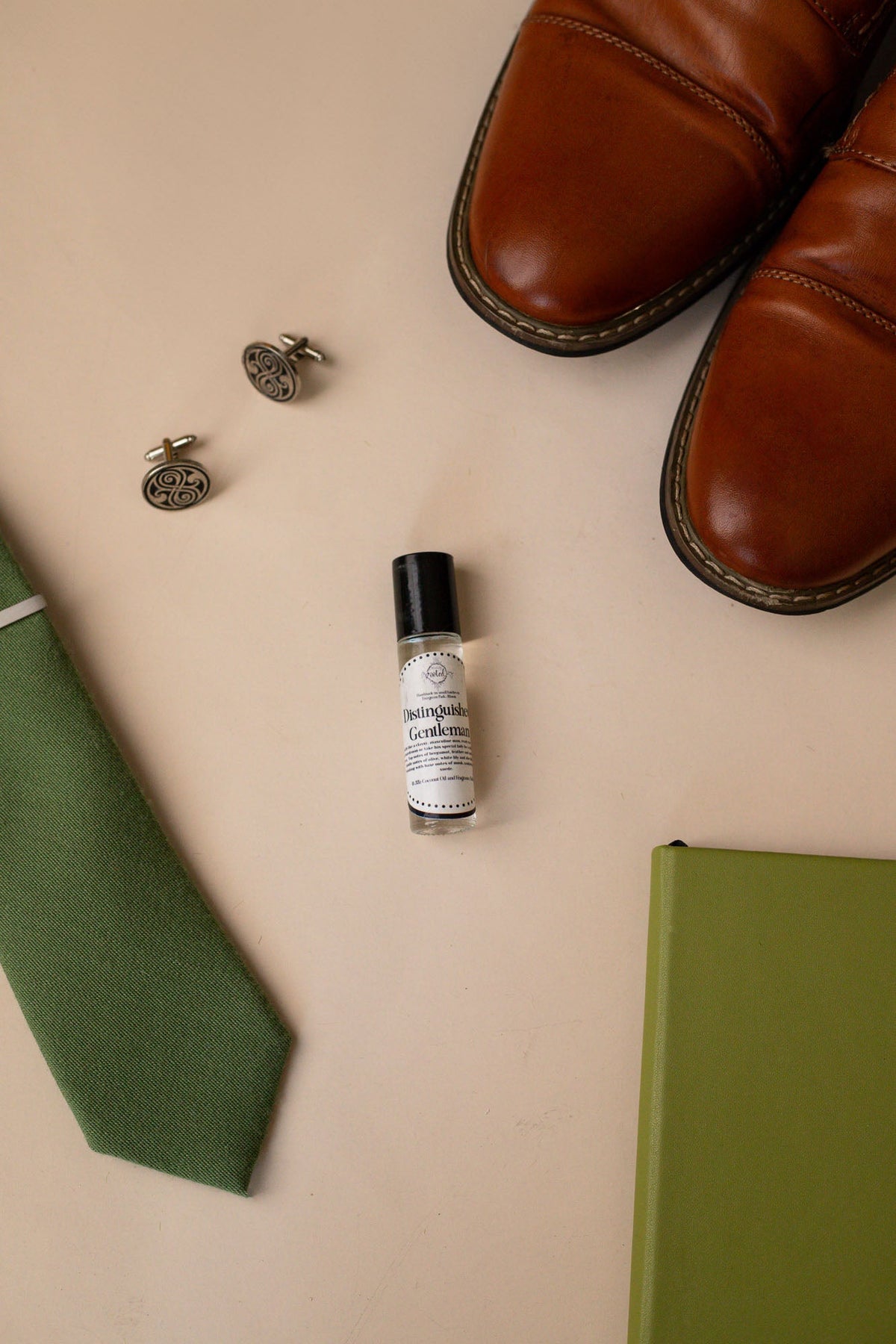 Distinguished Gentleman - Aromatic Oil Roller - Amber, Hickory, Suede