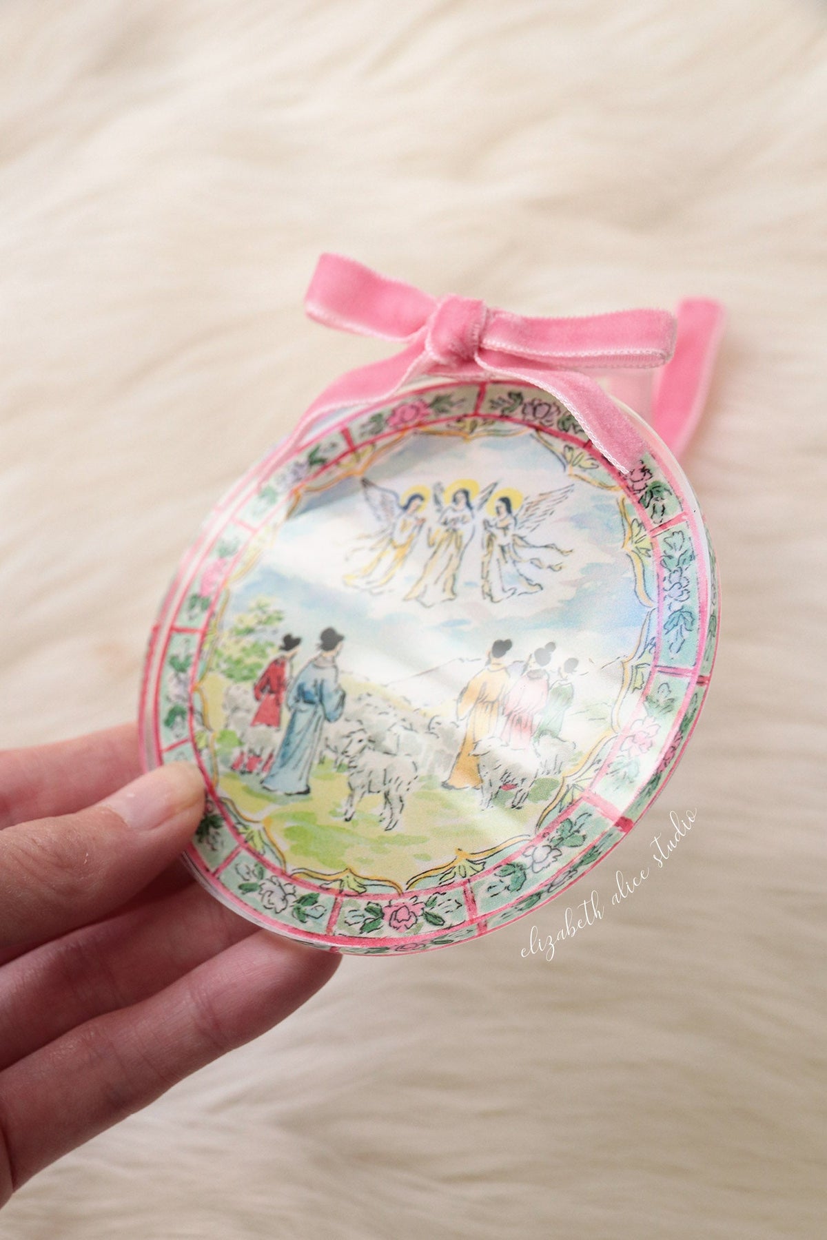 Chinoiserie acrylic ornament, Angels appearing to the shepherds