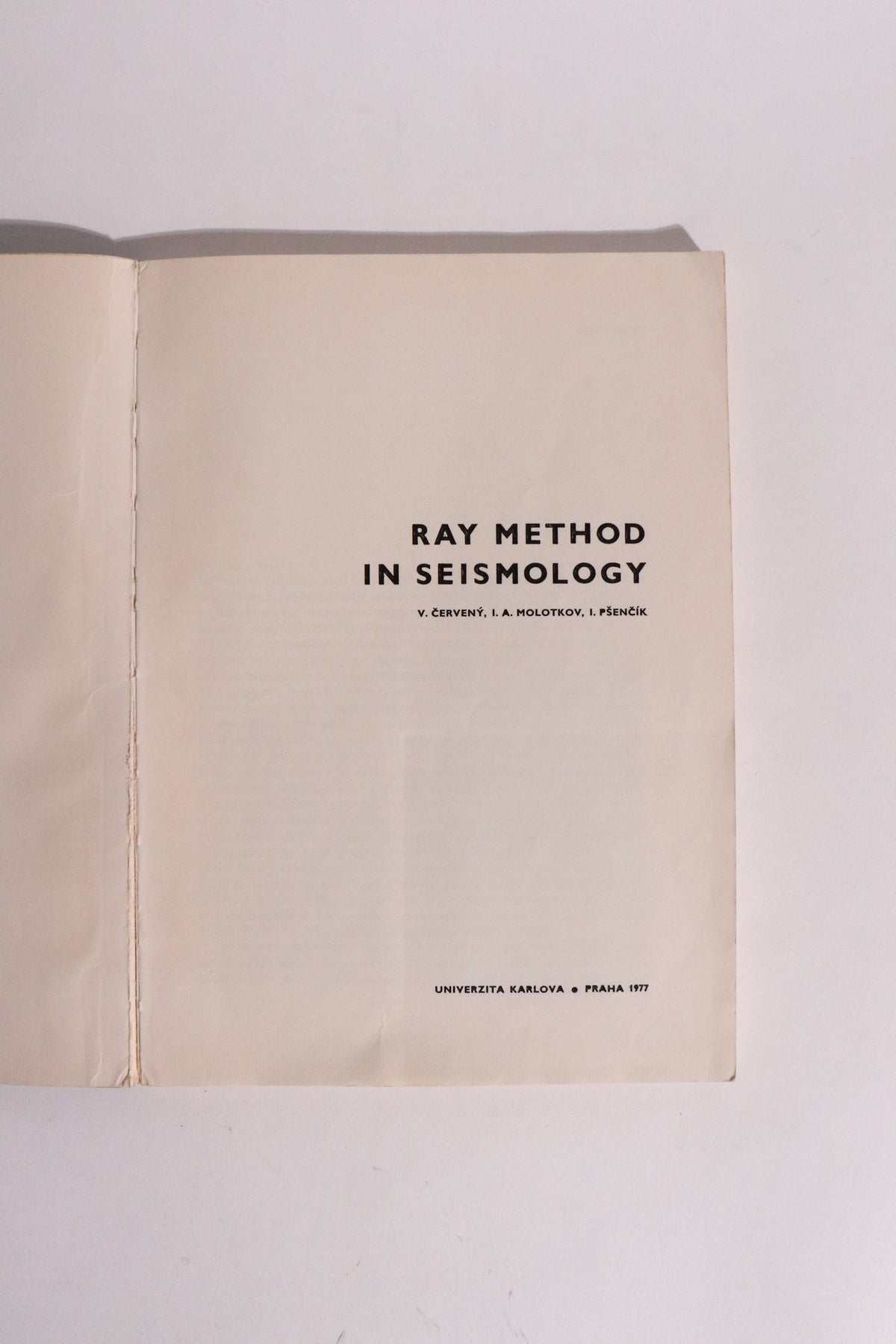 Ray Method in Seismology — V. Červený, I. A. Molotkov & I. Pšenčík (1977)