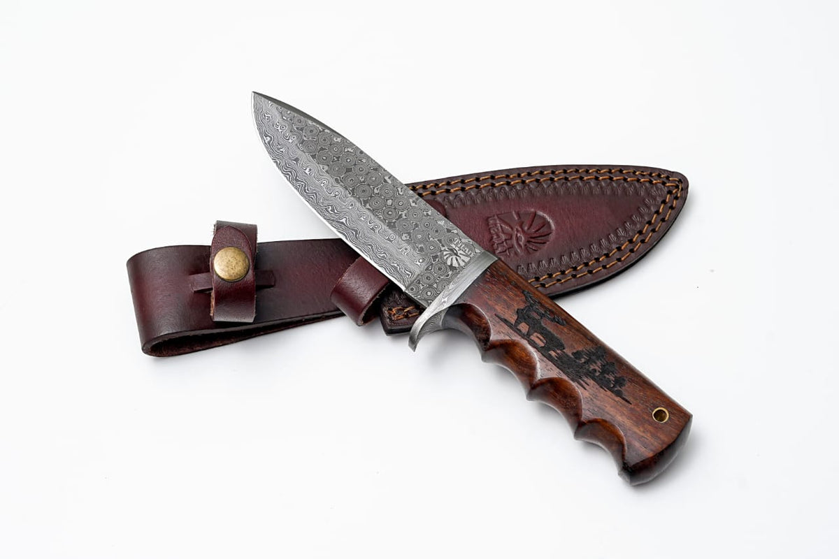A.3 Damascus Steel Hunting Knife Buck Engraved Walnut Scales TD-710