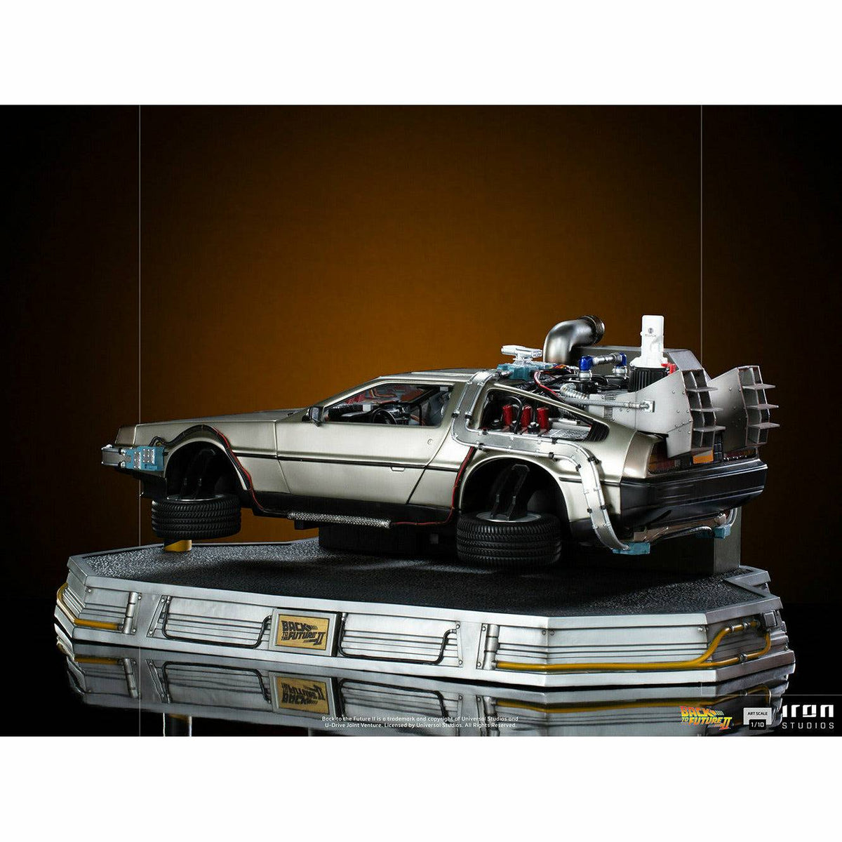 [PREMIUM] Iron Studios Back to the Future Part II DeLorean (Regular Version) 1:10 Scale Statue