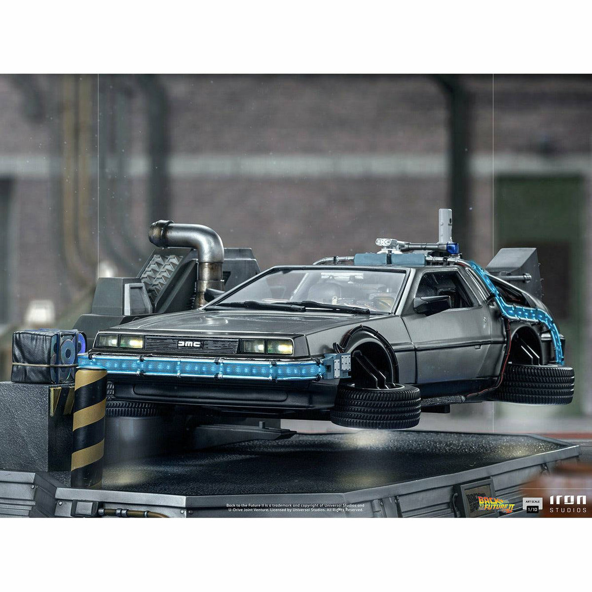 [PREMIUM] Iron Studios Back to the Future Part II DeLorean (Regular Version) 1:10 Scale Statue