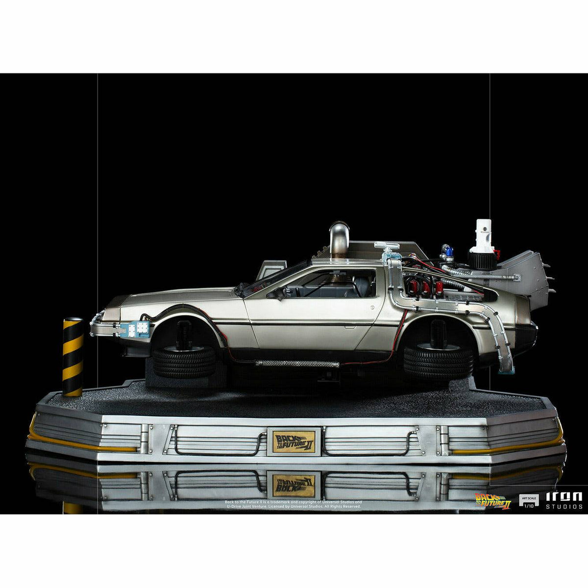 [PREMIUM] Iron Studios Back to the Future Part II DeLorean (Regular Version) 1:10 Scale Statue