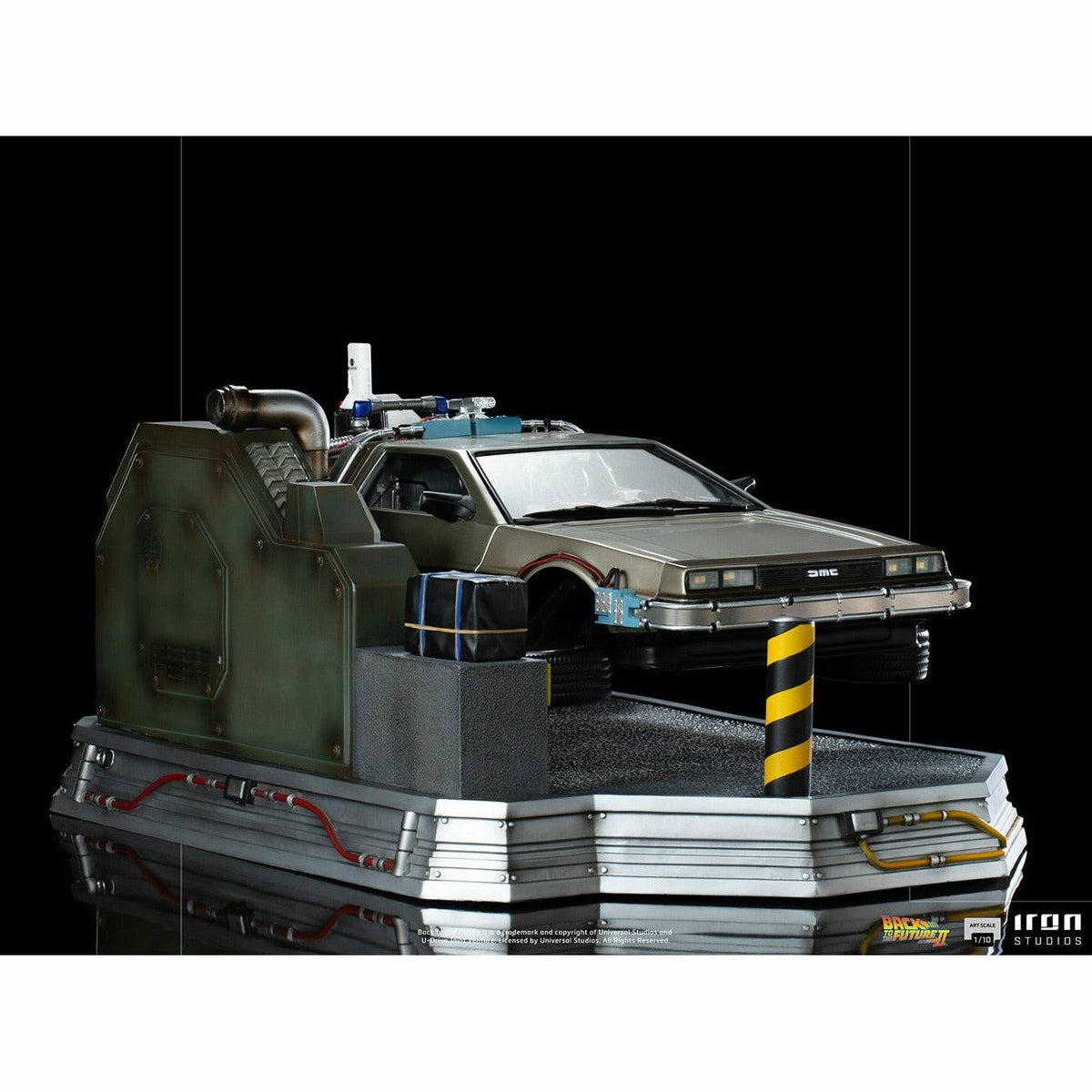 [PREMIUM] Iron Studios Back to the Future Part II DeLorean (Regular Version) 1:10 Scale Statue