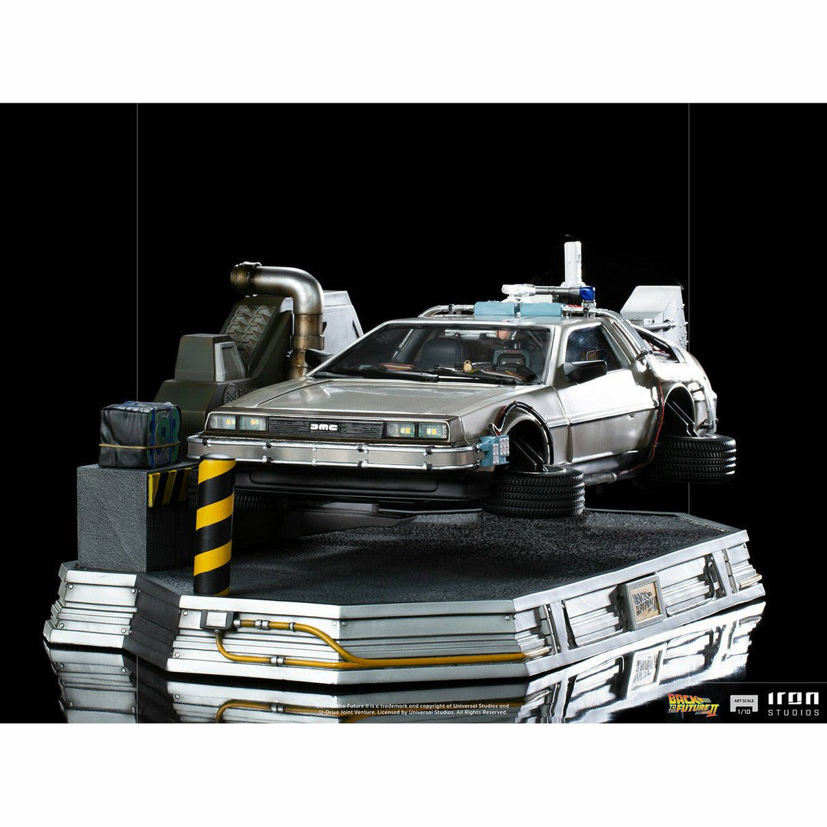 [PREMIUM] Iron Studios Back to the Future Part II DeLorean (Regular Version) 1:10 Scale Statue