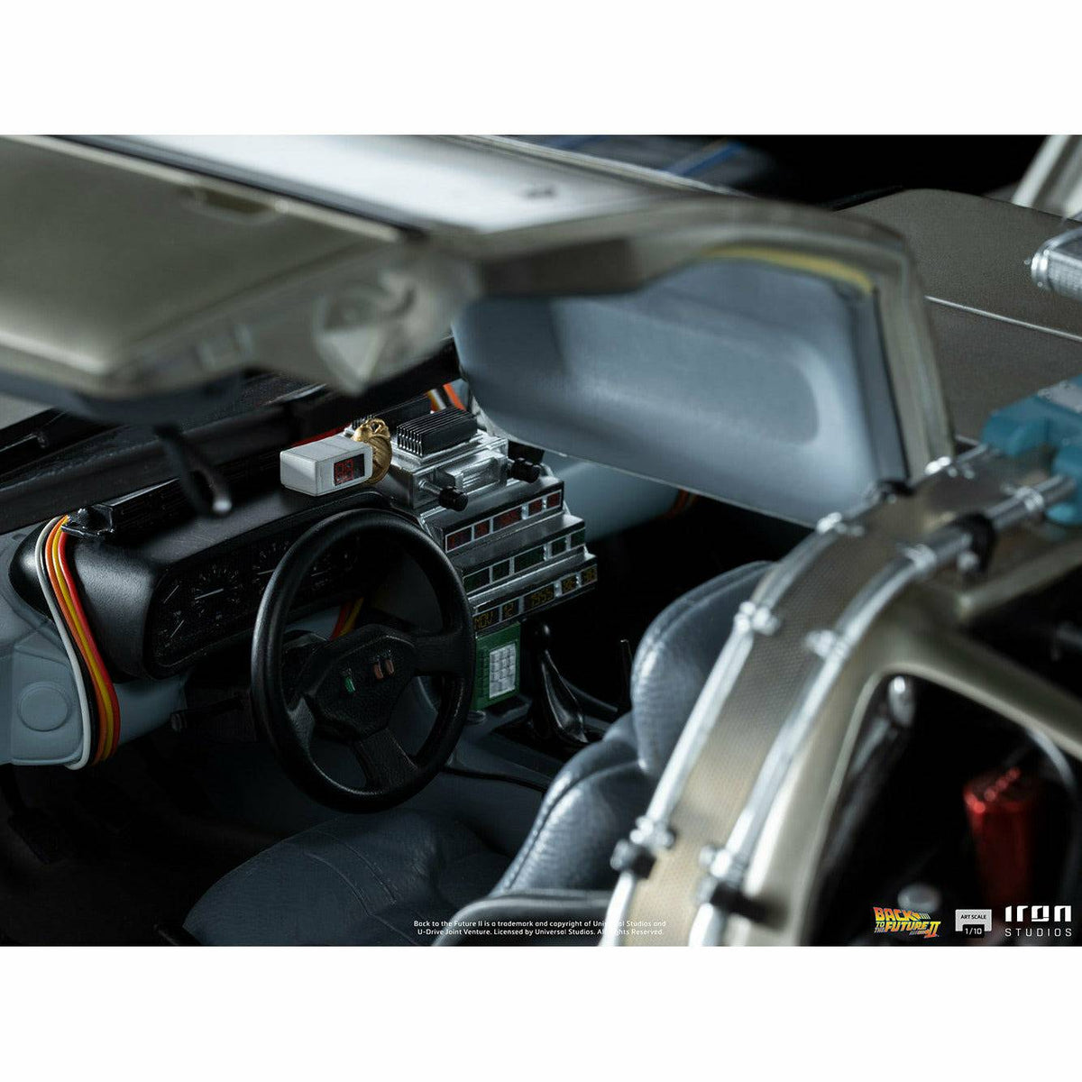 [PREMIUM] Iron Studios Back to the Future Part II DeLorean (Regular Version) 1:10 Scale Statue
