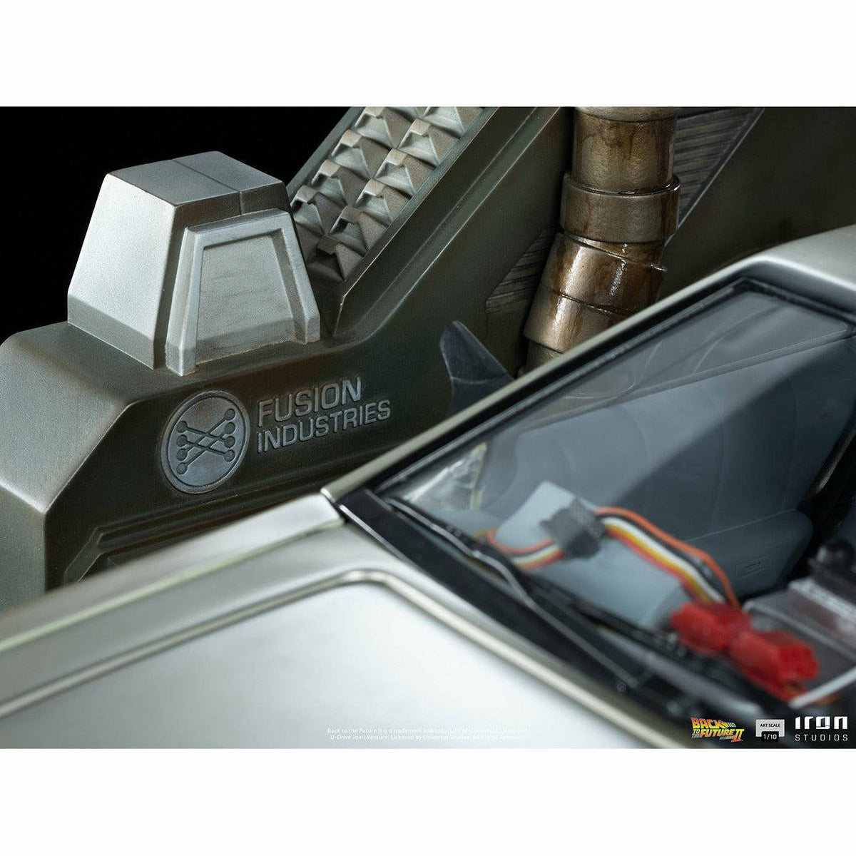[PREMIUM] Iron Studios Back to the Future Part II DeLorean (Regular Version) 1:10 Scale Statue
