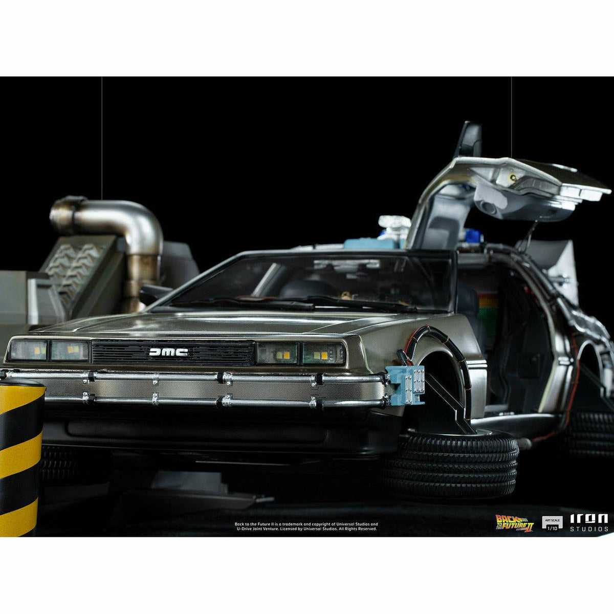 [PREMIUM] Iron Studios Back to the Future Part II DeLorean (Regular Version) 1:10 Scale Statue