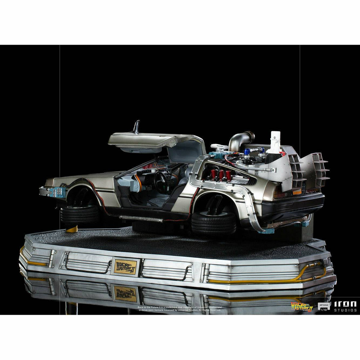 [PREMIUM] Iron Studios Back to the Future Part II DeLorean (Regular Version) 1:10 Scale Statue