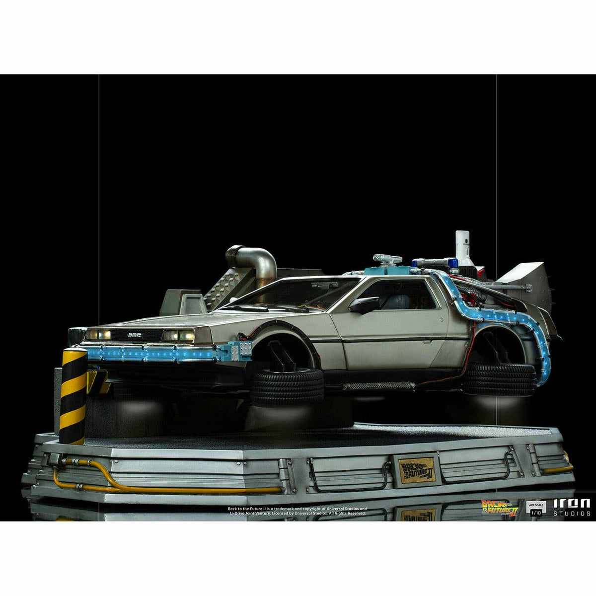 [PREMIUM] Iron Studios Back to the Future Part II DeLorean (Regular Version) 1:10 Scale Statue