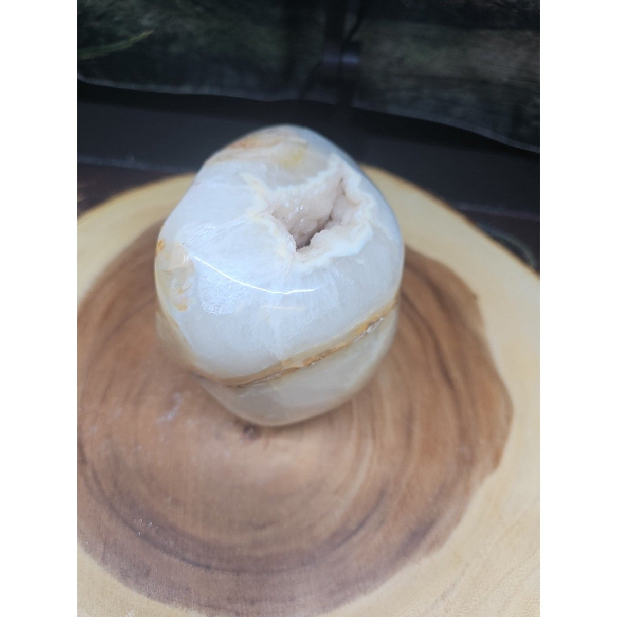 Natural 4.71lb Agate Carnelian Quartz Crystal Geode