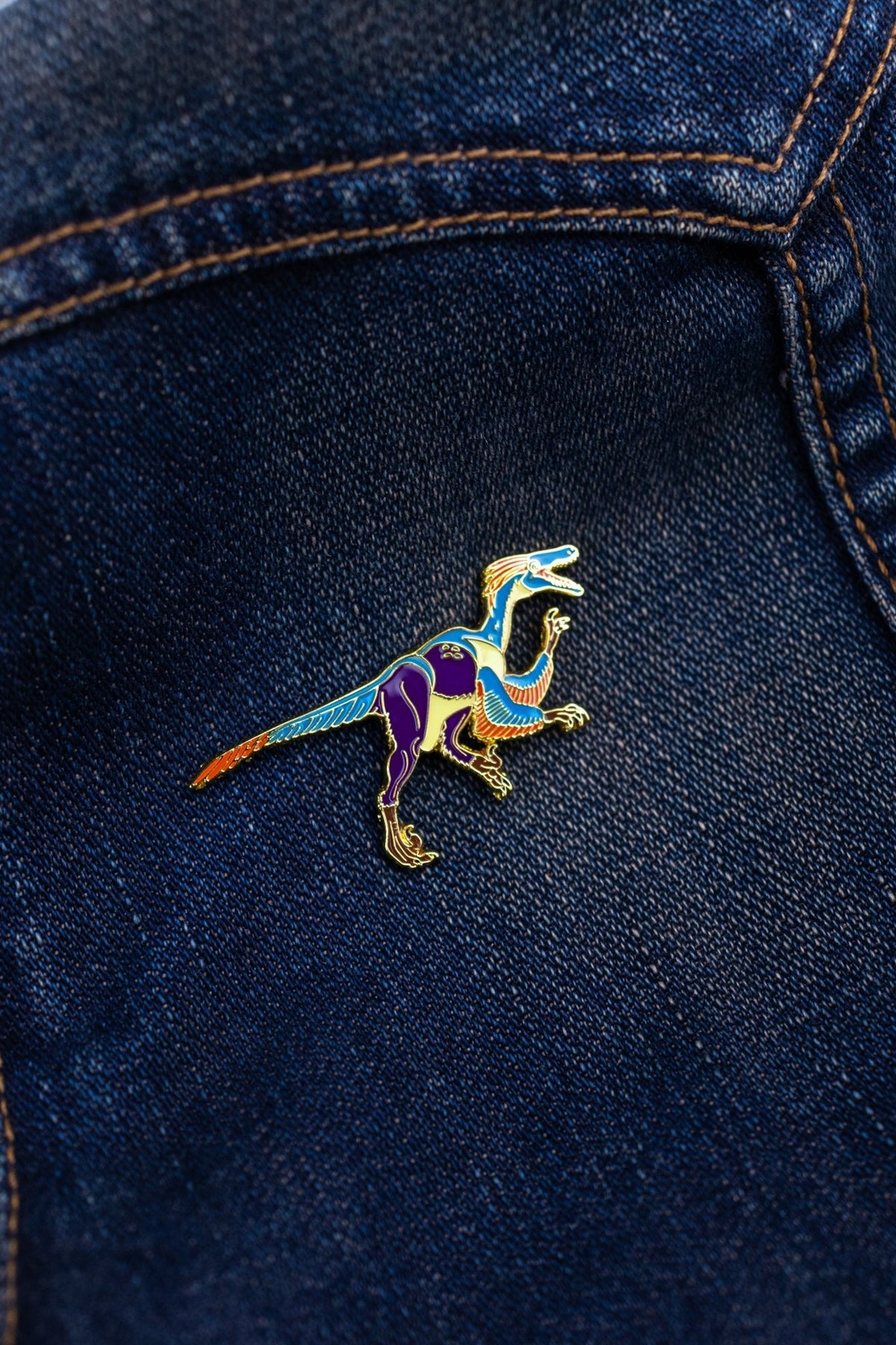 Velociraptor Enamel Pin (Velociraptor mongoliensis)